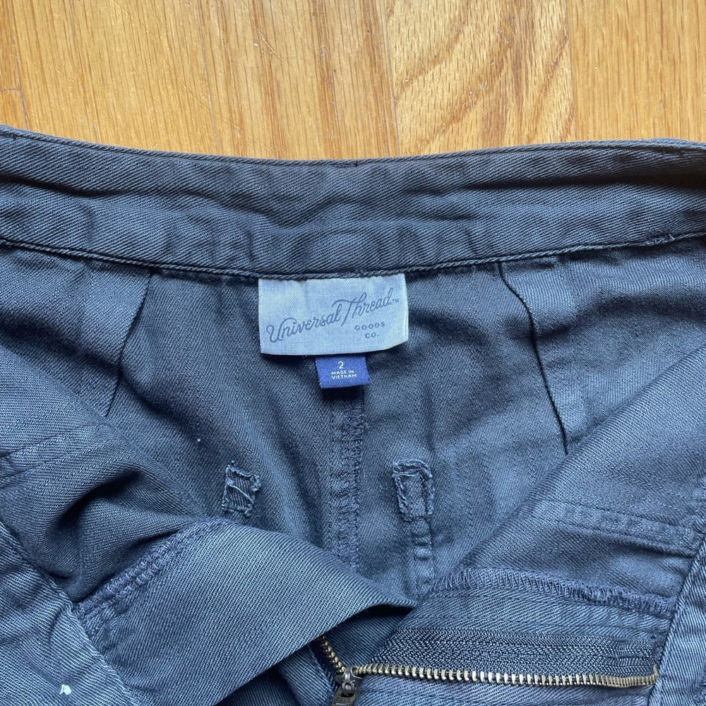 Universal threads black/gray shorts size 2 - Picture 2 of 3